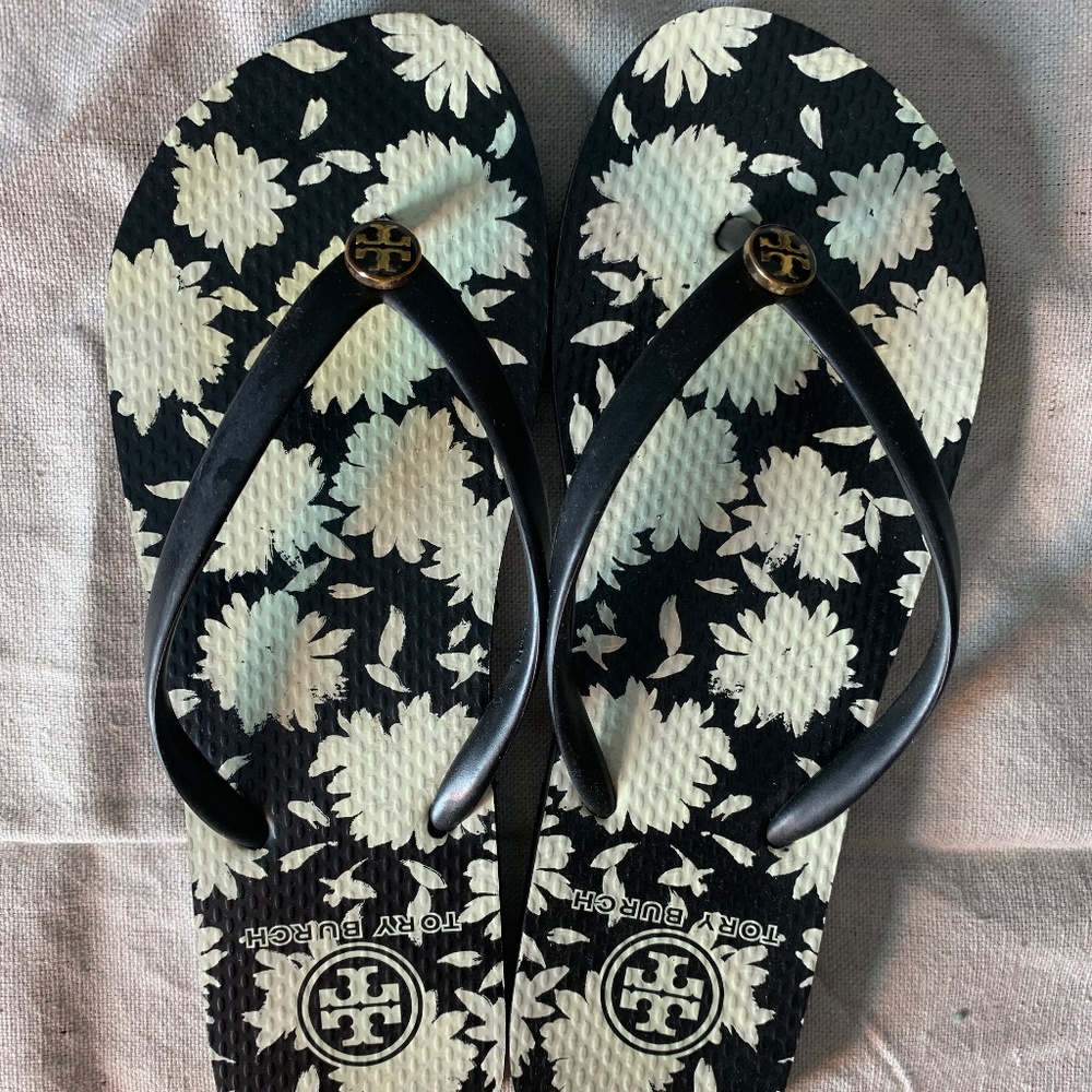 Tory Burch flip flop size 7